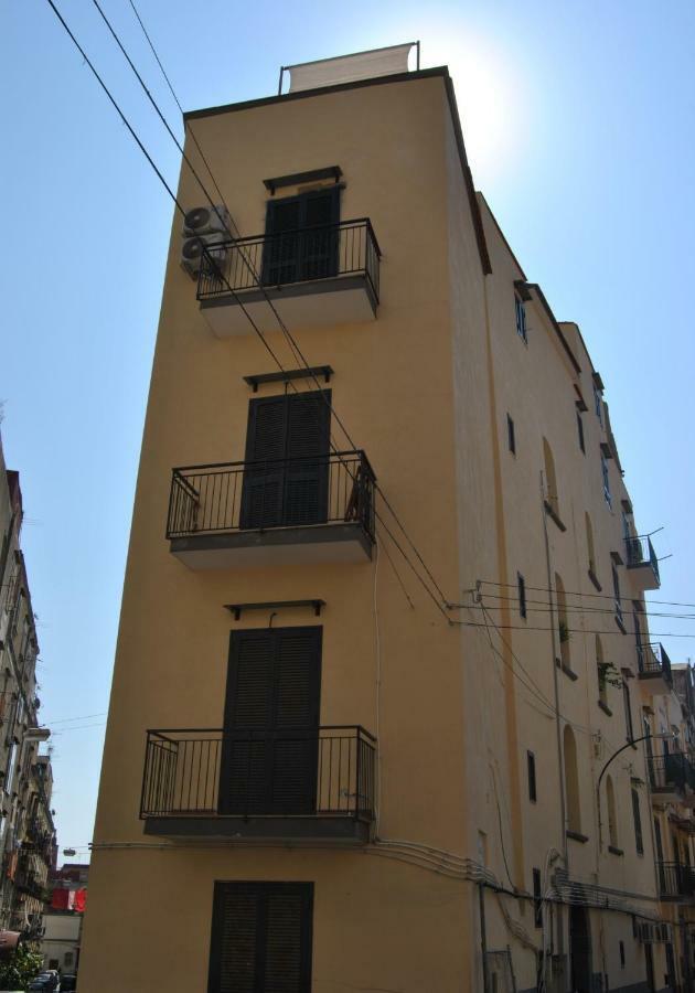 Vico Longo 25 - Ensuit Flat In The Heart Of Neapel Exteriör bild